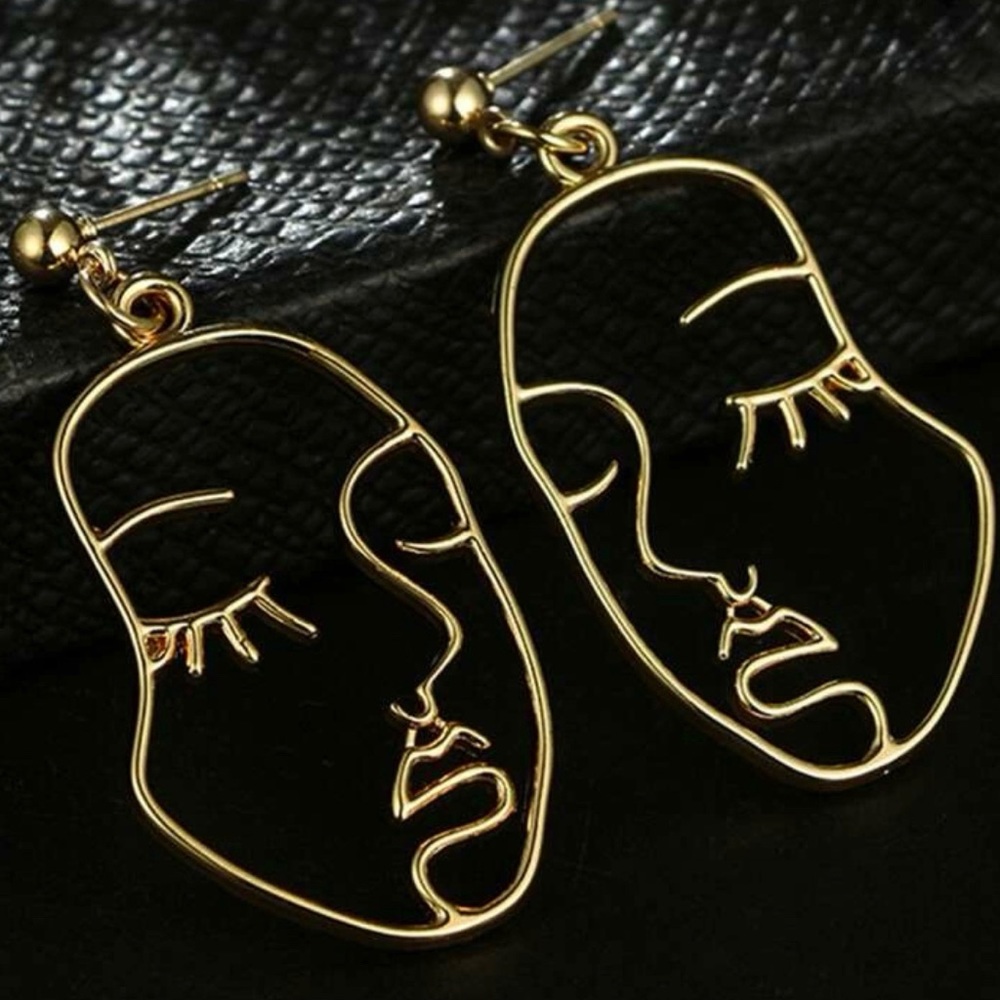 🦋 3/$24 Shiny gold dangling Picasso face post earrings / NWOT - Picture 4 of 6